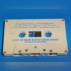 DIE BERGVAGABUNDEN SINGEN Lieder die Unsere Muetter ns Nie Sangen CASSETTE TAPE
